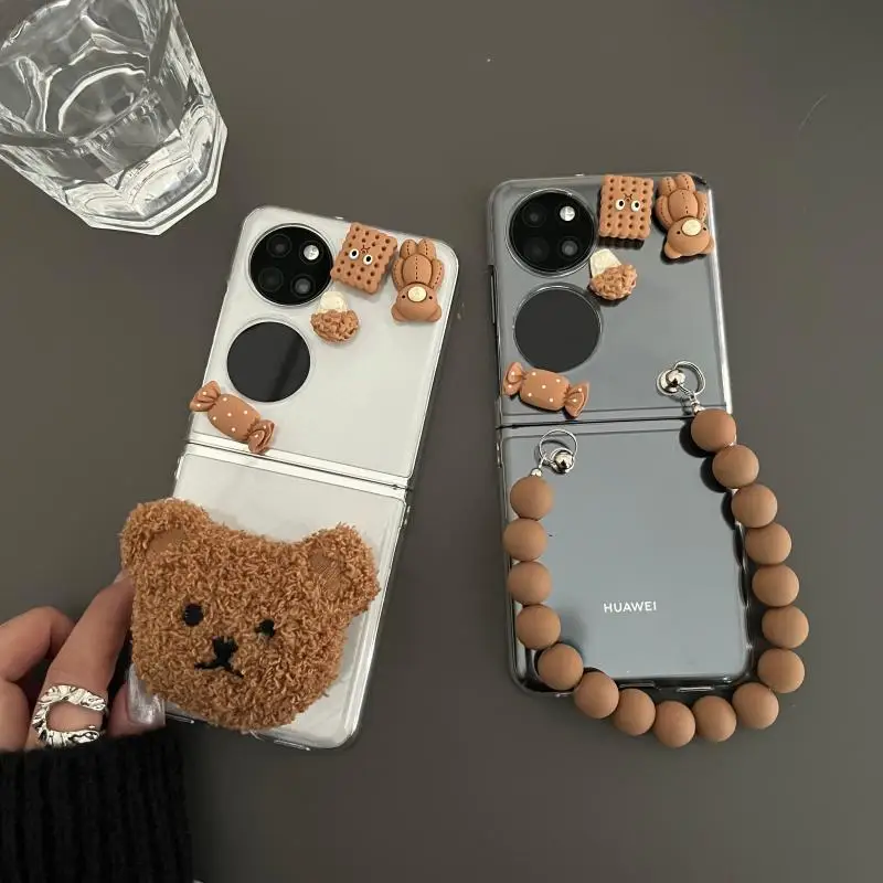 

Korean Cute Cartoon Plush Bear Bracelet Phone Case For Huawei P50 Pocket Clear PC Hard Back Cover Capa For Huawei P50 Pocket