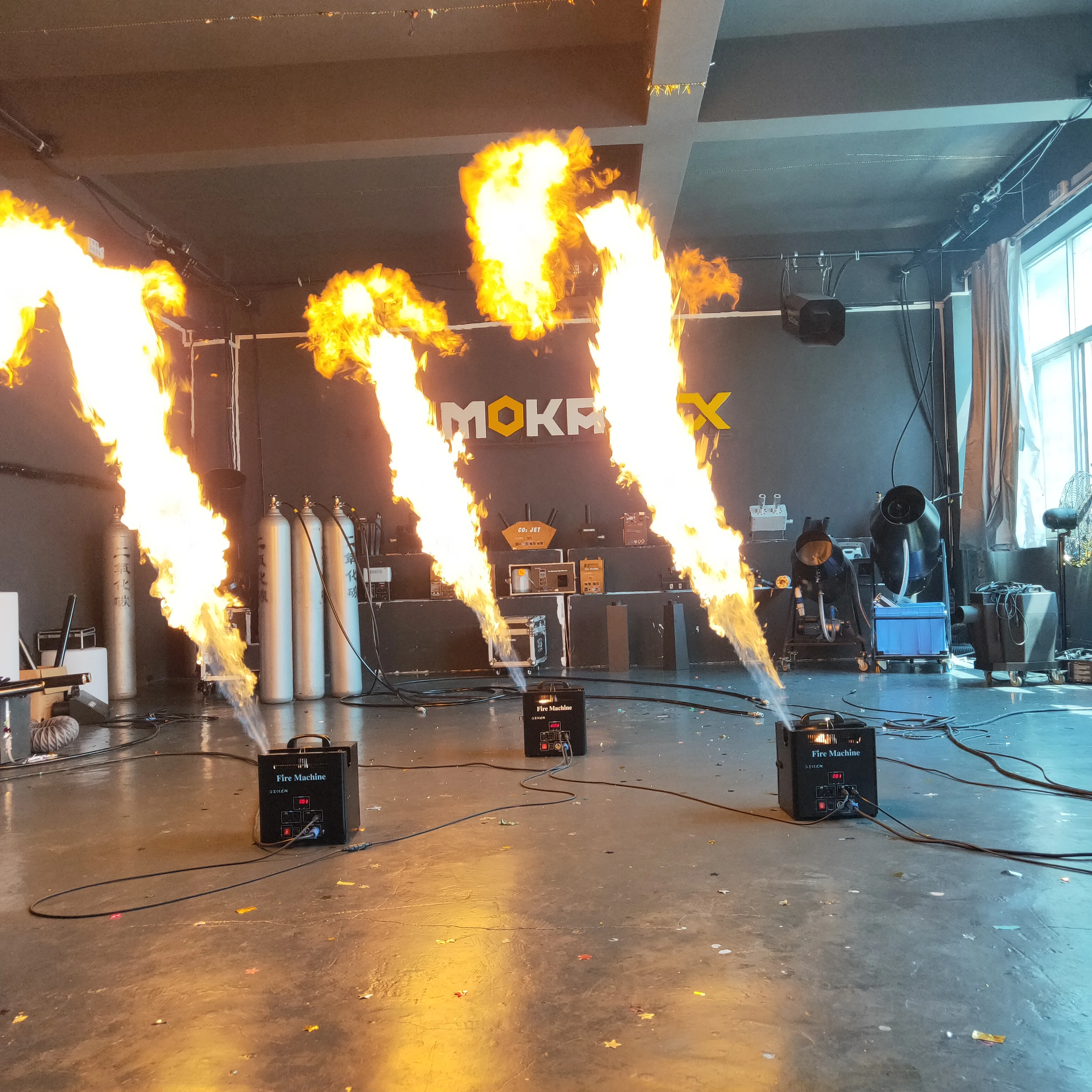 

Flame Thrower 3 Heads Flame Machine DMX Flame Projector with Safety Channel Stage Special Effects for Nightclub Fire Machine