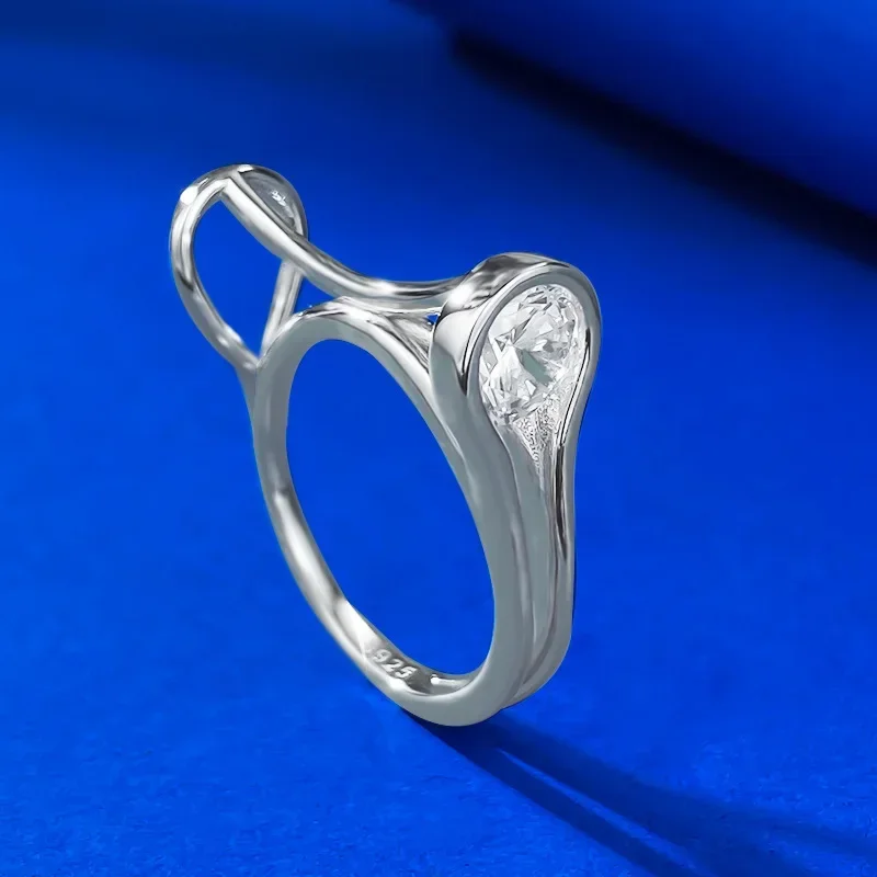 Женское ювелирное изделие из серебра 925 пробы с круглым вырезом