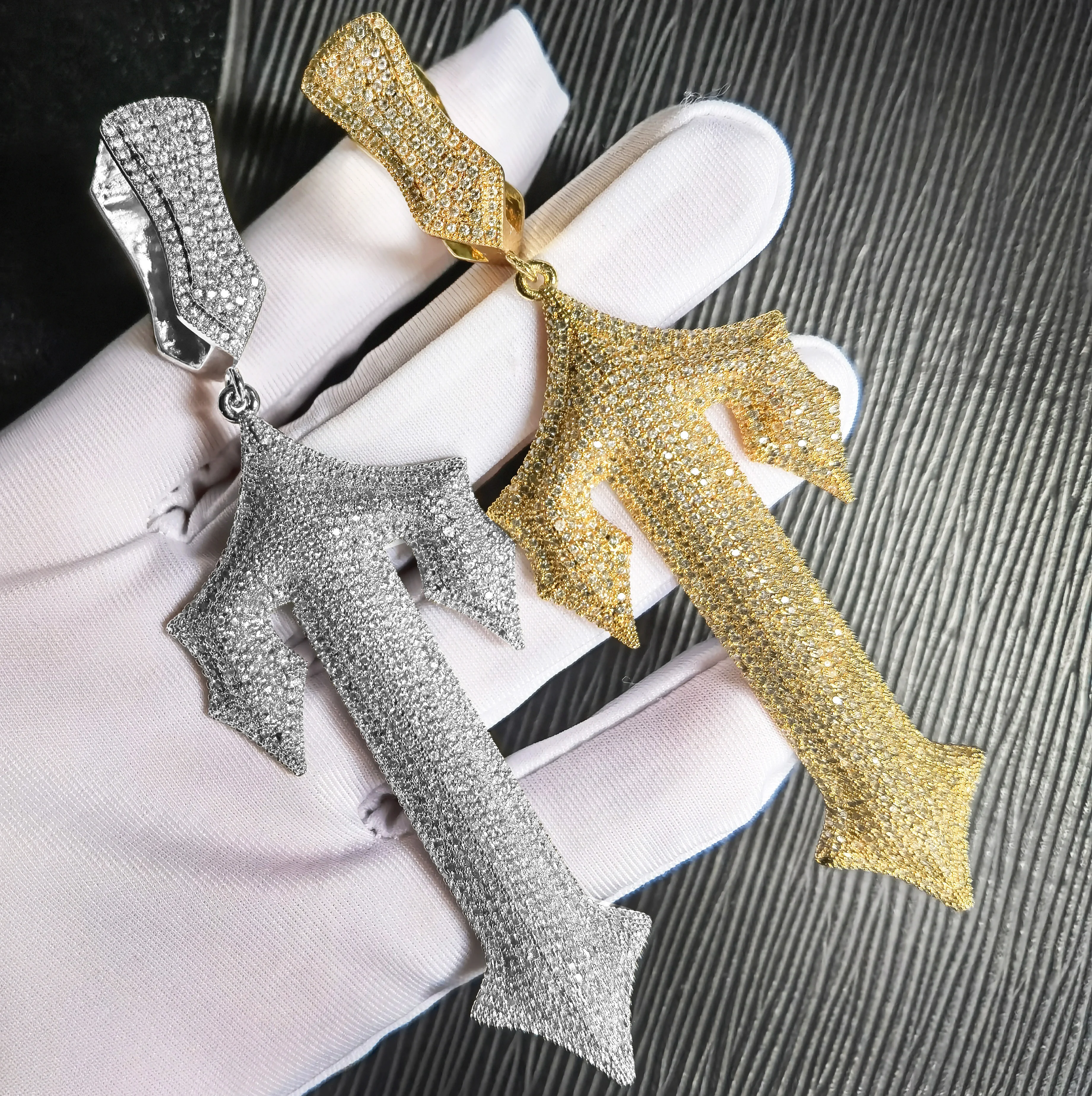 

Hip Hop Full Paved Bling Cubic Zirconia Cross Sword Pendant Necklace for Men Women Fashion Charms Iced Out Jewelry