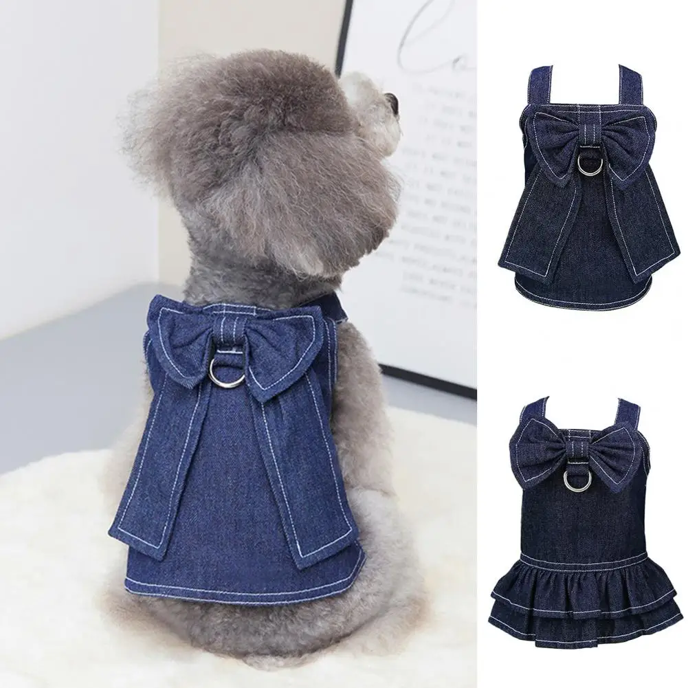С модным платьем для собак "with Tow Ring Functional Denim Fashion Bowknot Pet T-shirt Compact Dog Dress Adorable for Puppy on" (компактное платье для собак с функциональным кольцом для поводка и модным бантом).