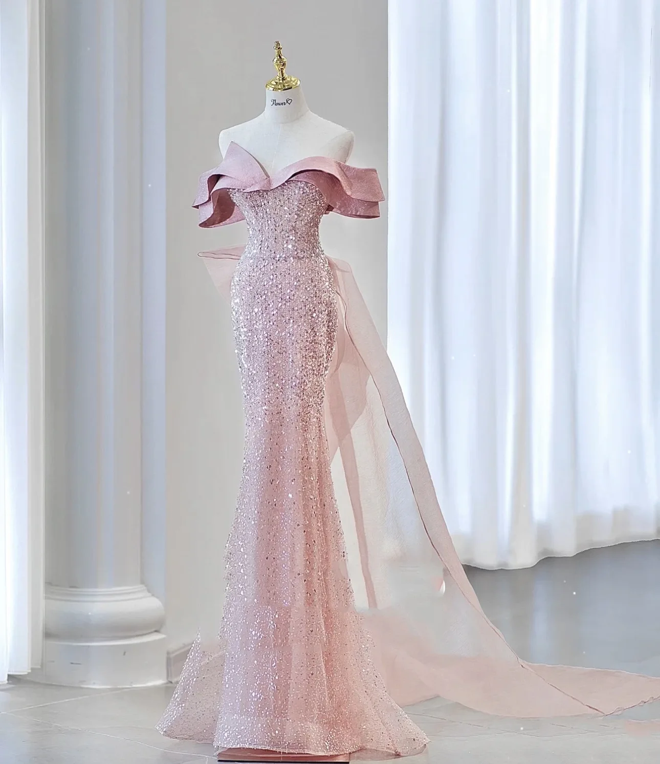 

Индивидуальное розовое платье на одно плечо с блестками, роскошная Привлекательная модель с высоким разрешением для ежегодного торжества, подиума