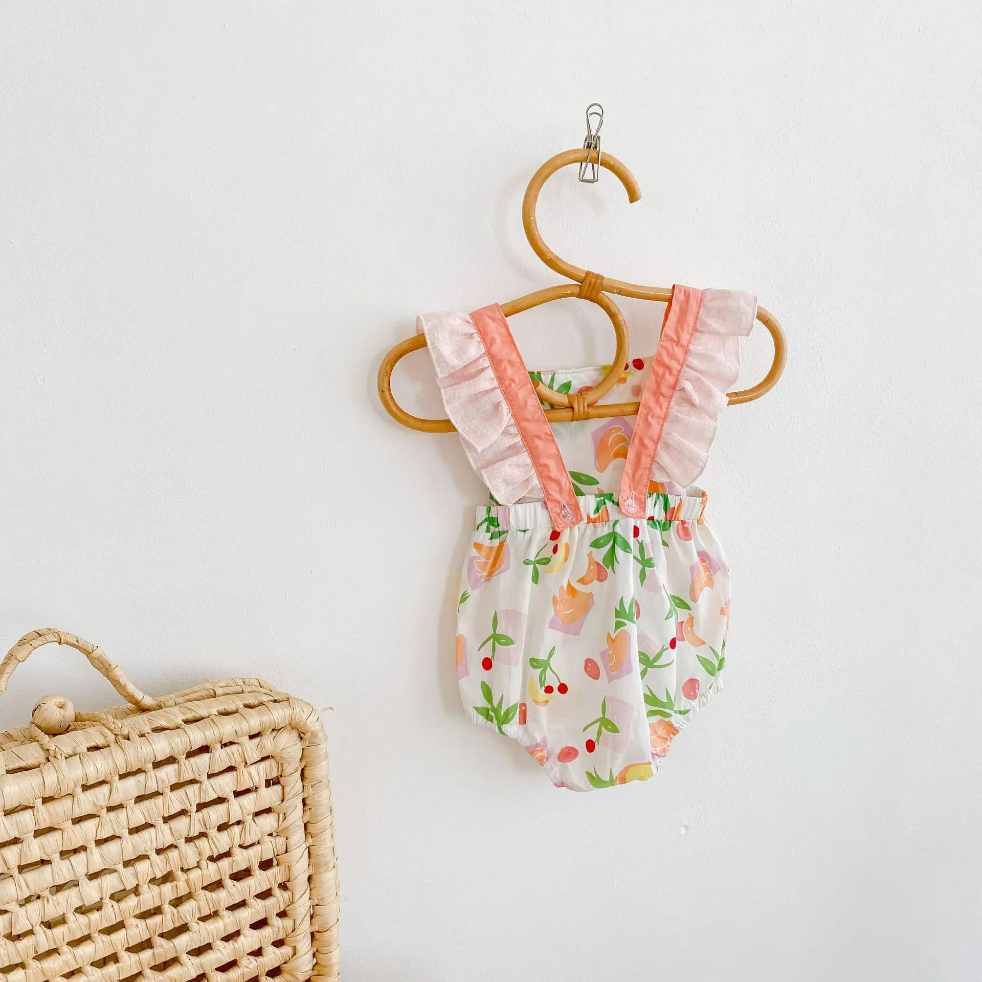 

2022 summer new products infants, children, girls, baby straps, flying sleeves, flowers, cool one-piece romper
