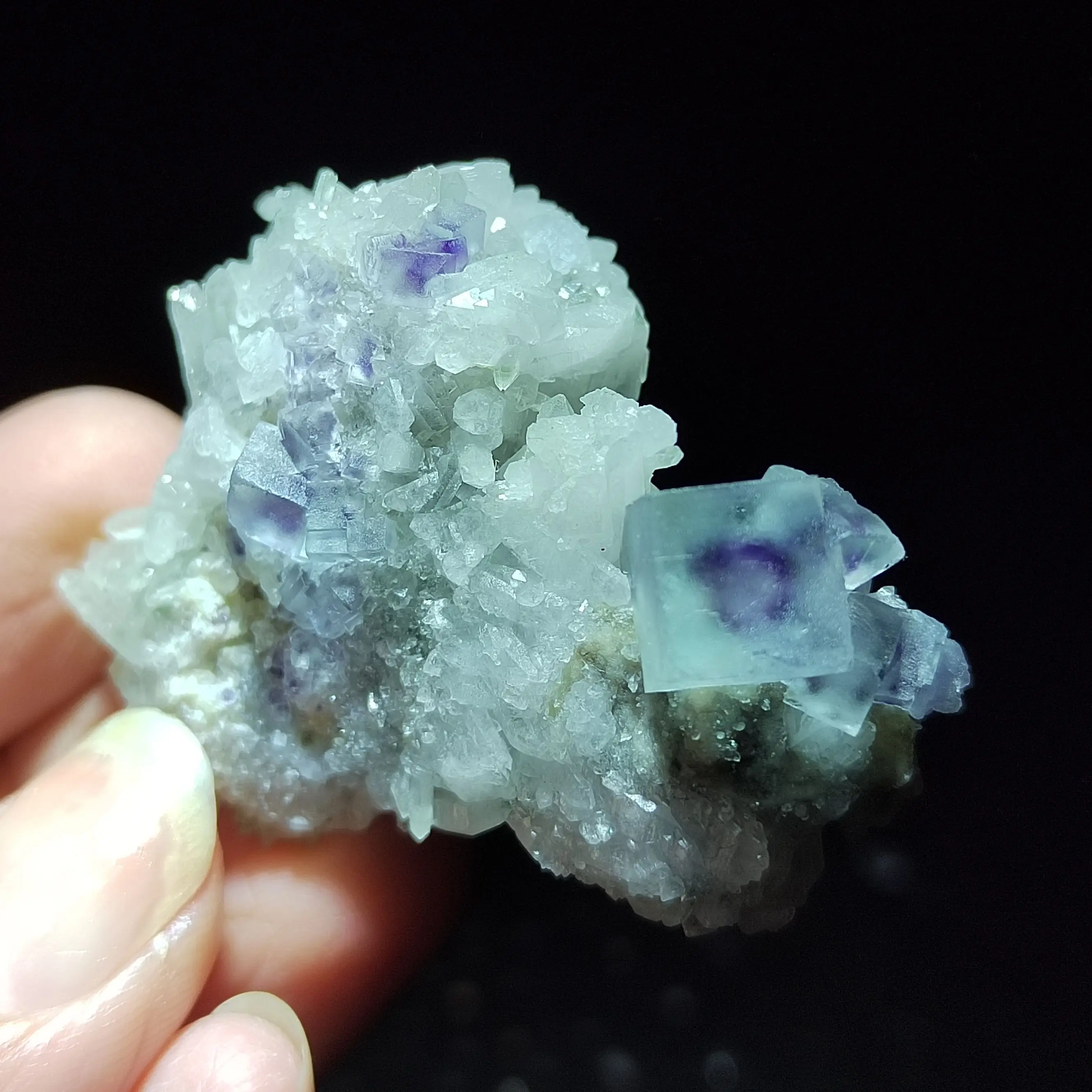 

27.8gNatural purple fluorite and crystal mineral raw ore home decoration ring vein healing geology teaching CRYSTAL QUARTZ GEM