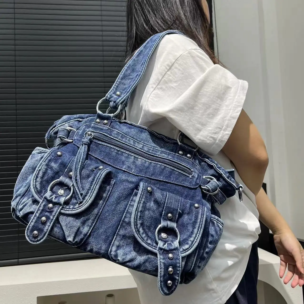 Женская модная джинсовая сумка из потертого денима с несколькими карманами и