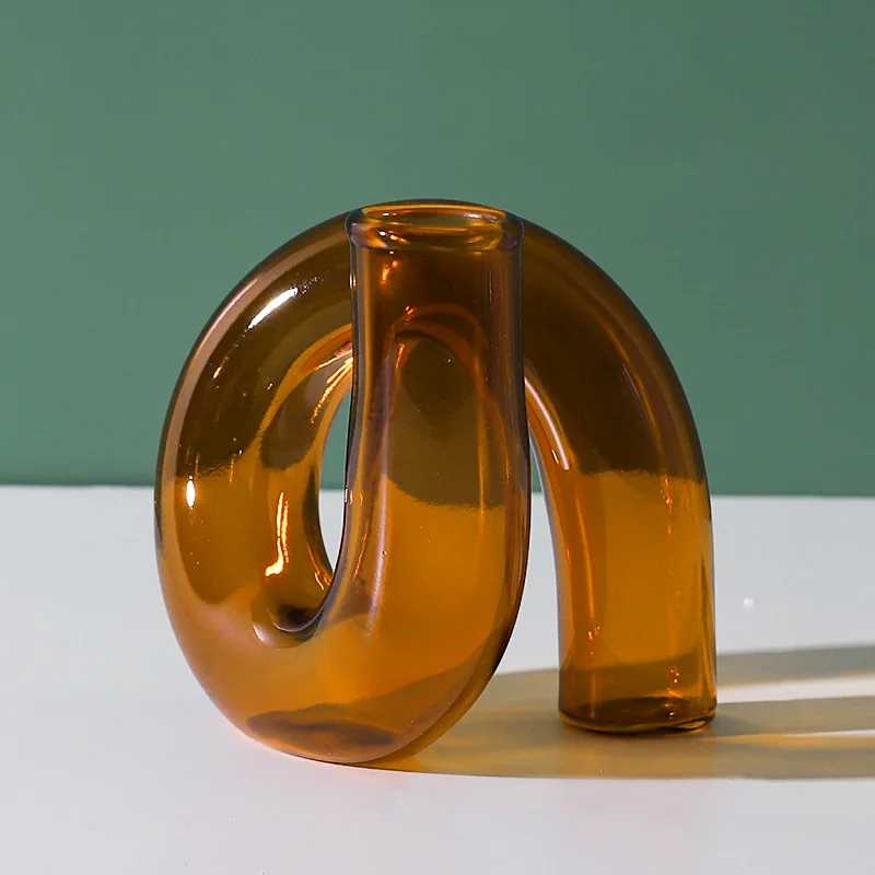 

Винтажная изогнутая ваза из стекла