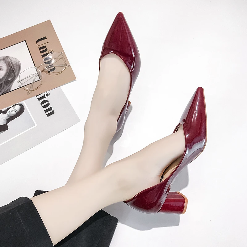 Черные лакированные туфли бежевые рабочие на высоком каблуке профессиональные