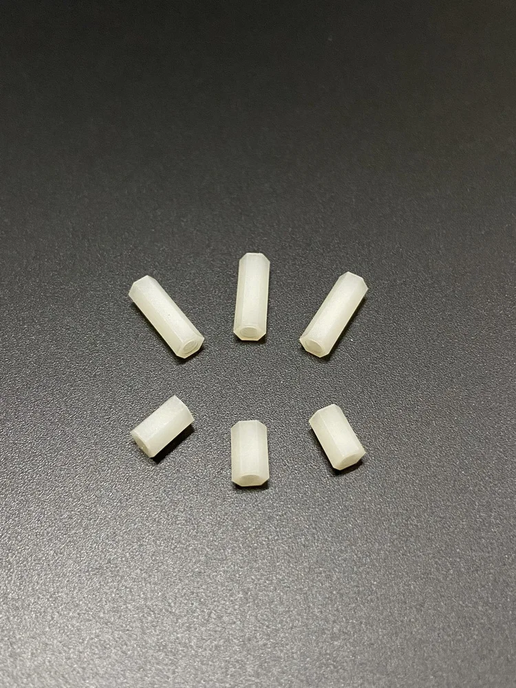 Пластиковая изоляционная колонна из нейлона 66 материалов натуральная черная