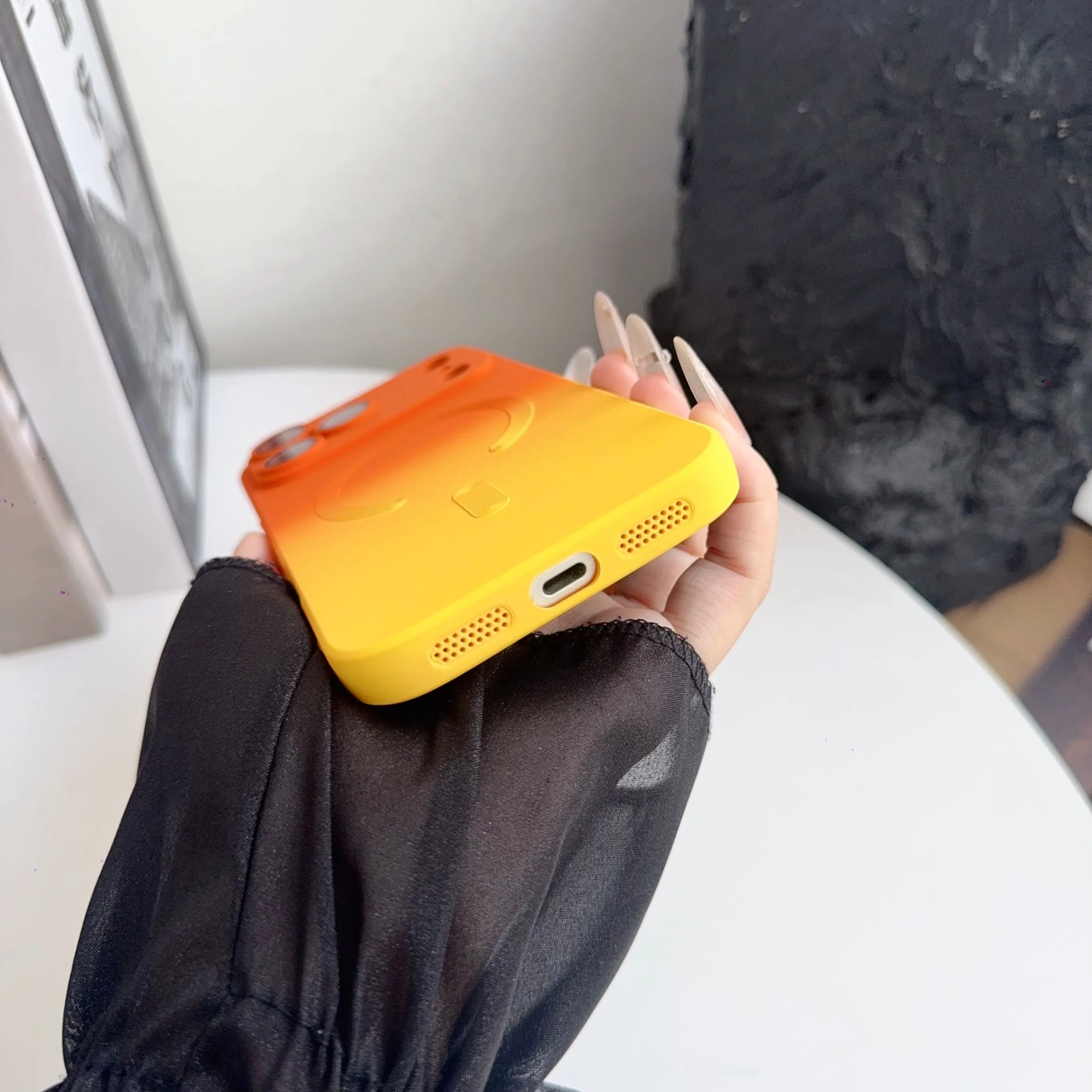 Фото Мягкий магнитный чехол из ТПУ для MagSafe для iPhone 17 Air 16 E 15 14 Plus 13 12 11 Pro Max, двухцветный градиентный силиконовый простой чехол для телефона №4