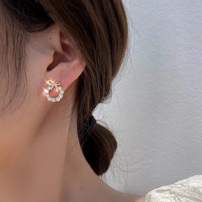 

Creative Gold Color Bowknot Pearl Temperament Shiny Zircon Stud Earrings for Women Wedding Birthday Jewelry Sweet Gift Wholesale