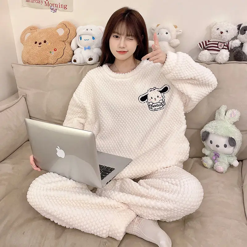 

Kawaii Pachacco Sanrio утолщенная бархатная Пижама кораллового цвета для женщин Новый Повседневный носимый домашний костюм