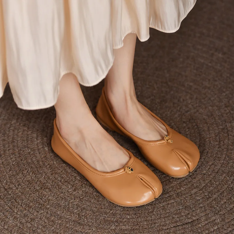 

Ladies Personality Single Shoes 2022 Spring New Soft Leather Pig's Trotters Split Toe Women's Shoes A Pedal Niche Leather Shoes