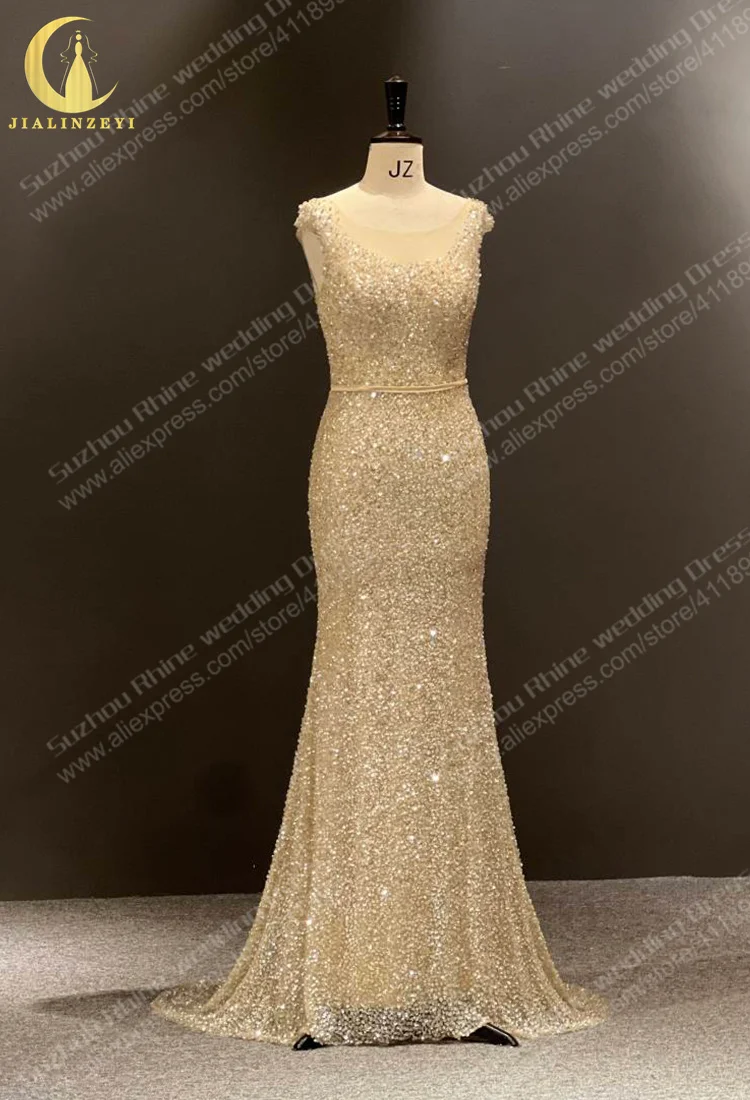 Рисунок 6 - Женское платье с блестками и ю