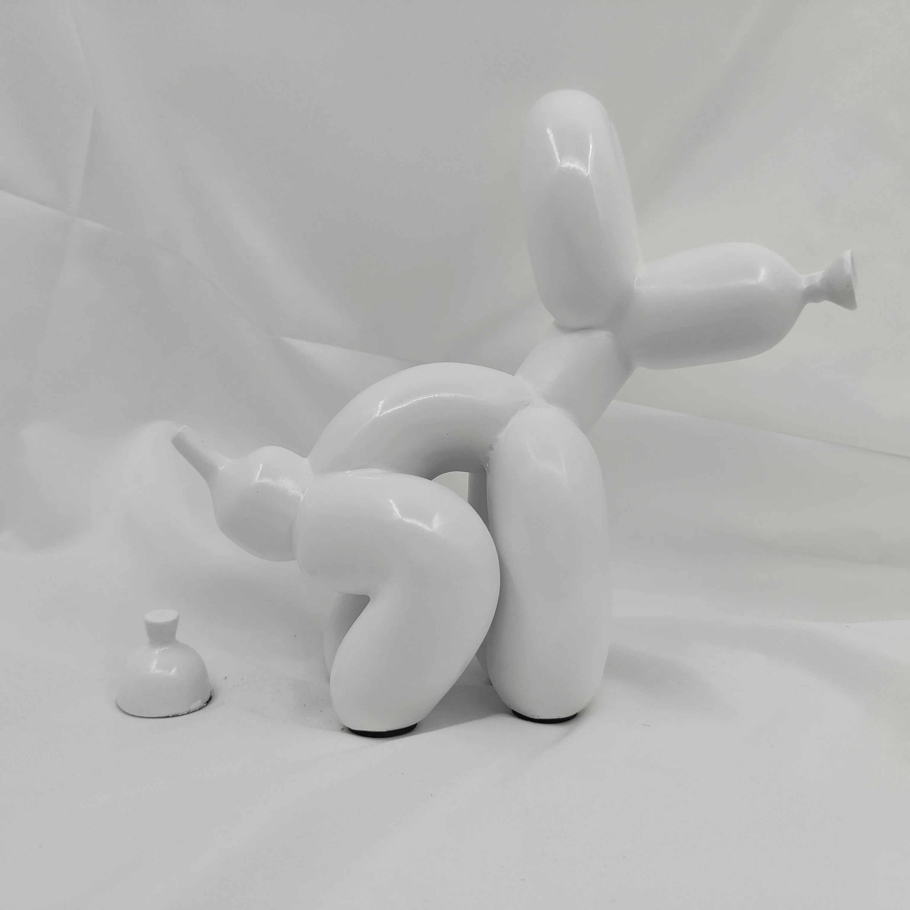 

Миниатюрная скульптура собаки из полимера