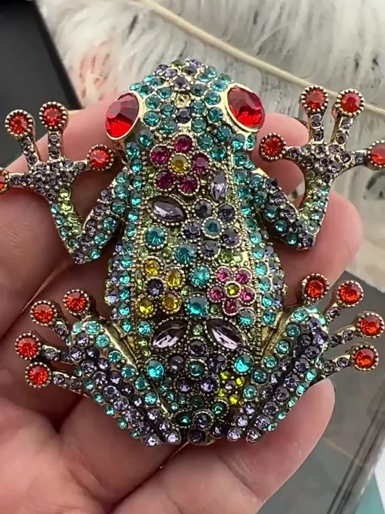 

Timeless Wonder Retro Zirconia XL Frog Brooch Pins for Women Designer Jewelry Gown Party Trendy Rare Gift Mediaeval Runway 5334