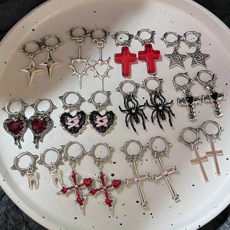Brincos de Coração Gothic Thorn para Mulheres, Punk Hollow Love Ear Studs, Hip Hop Cross Earring, Aço Inoxidável Y2K, Jóias Irregulares, Meninas
