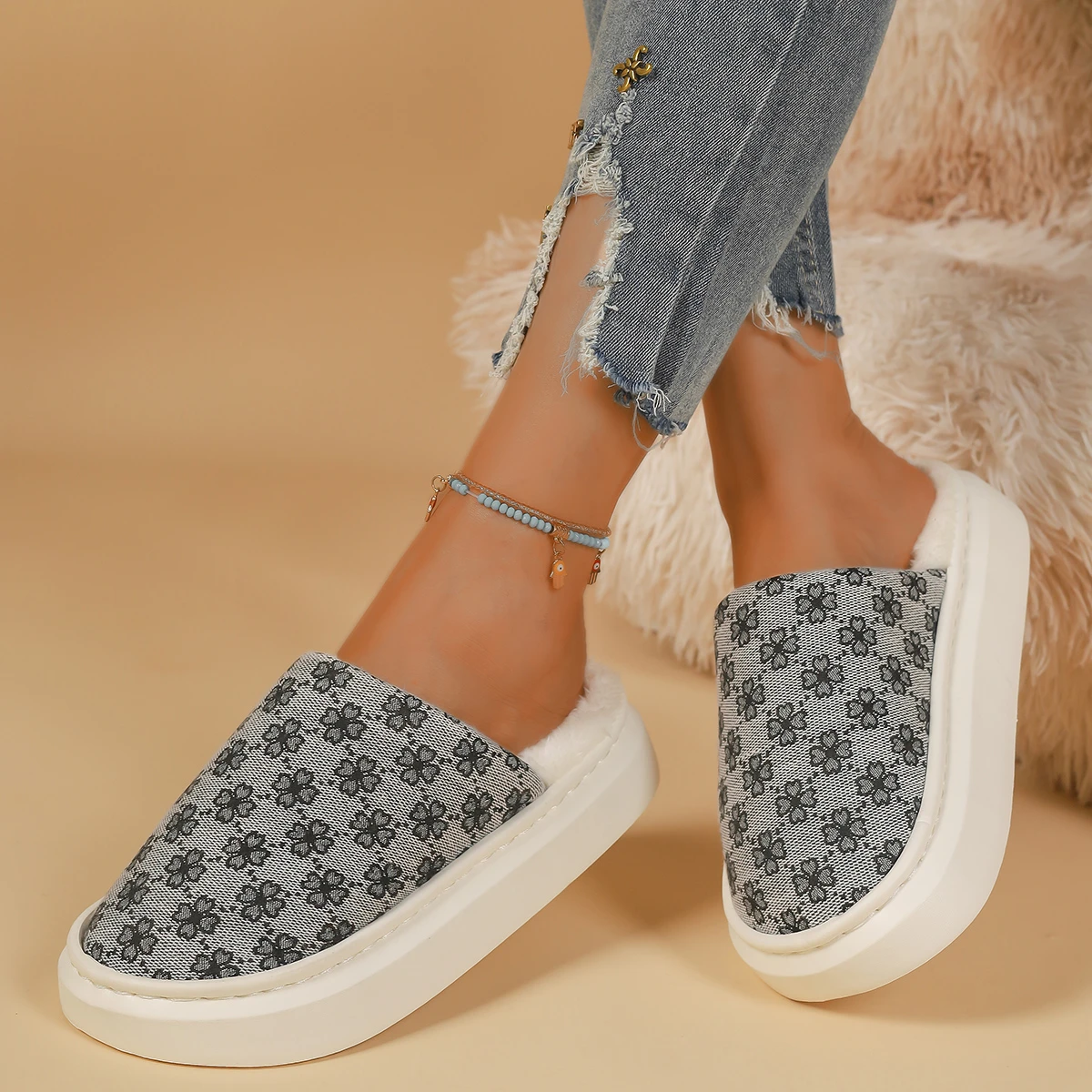 Тапки женские зимние на платформе полузакрытые плоская подошва повседневные