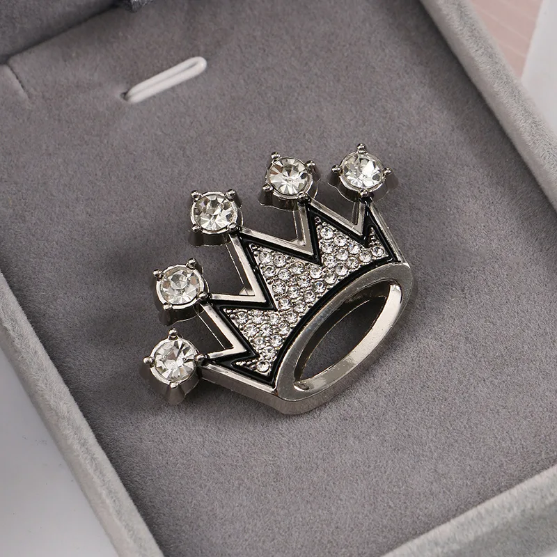 

Creative Shining Rhinestone Crown Brooches Pins For Women Korean Fashion Lapel Men Suit Pin Jewelry Wedding Gifts Accessories