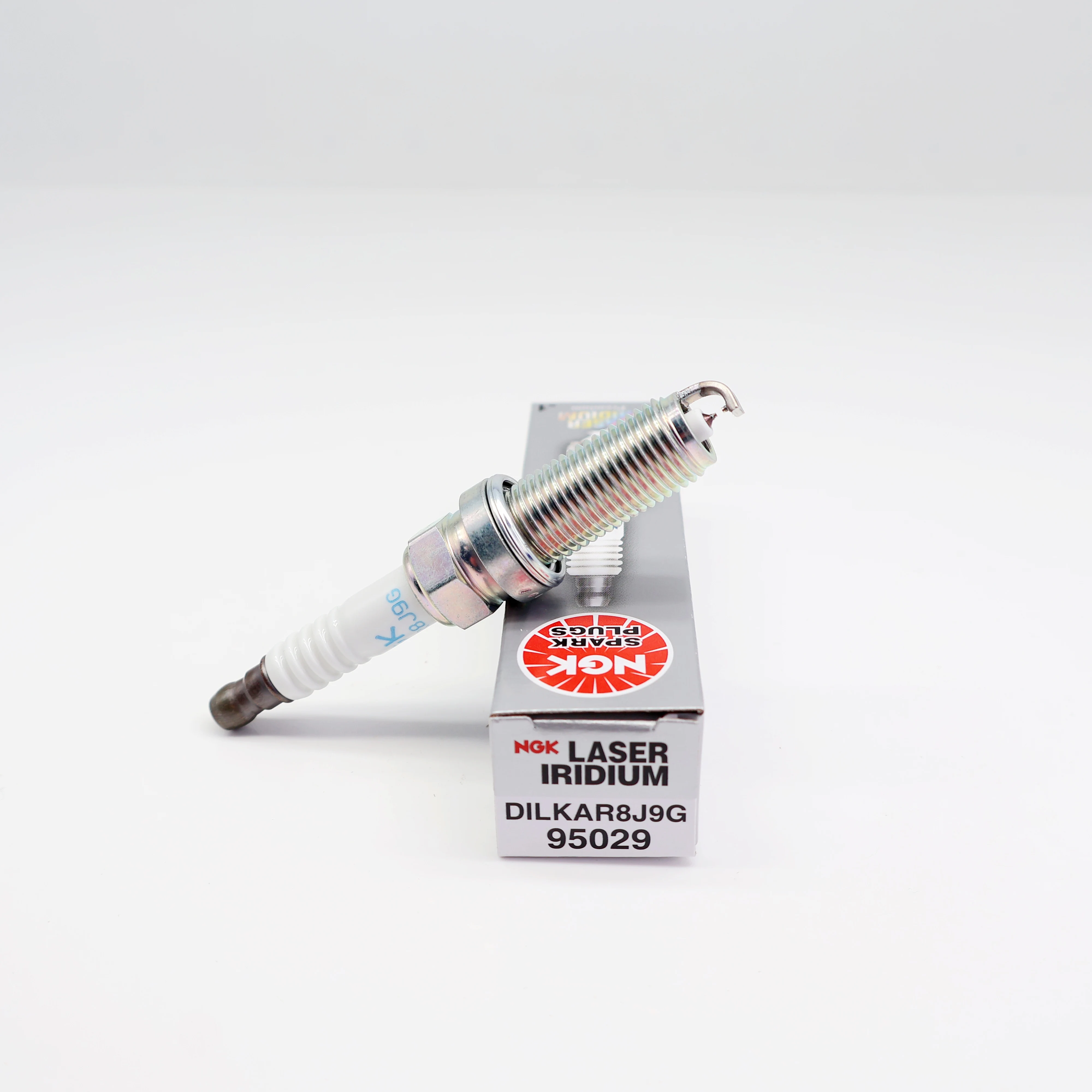 Фото Оригинальная иридиевая свеча зажигания NGK DILKAR8J9G/95029 (новая) для Accord, CR-Z и других моделей, аналог OE 90919-01285 №2