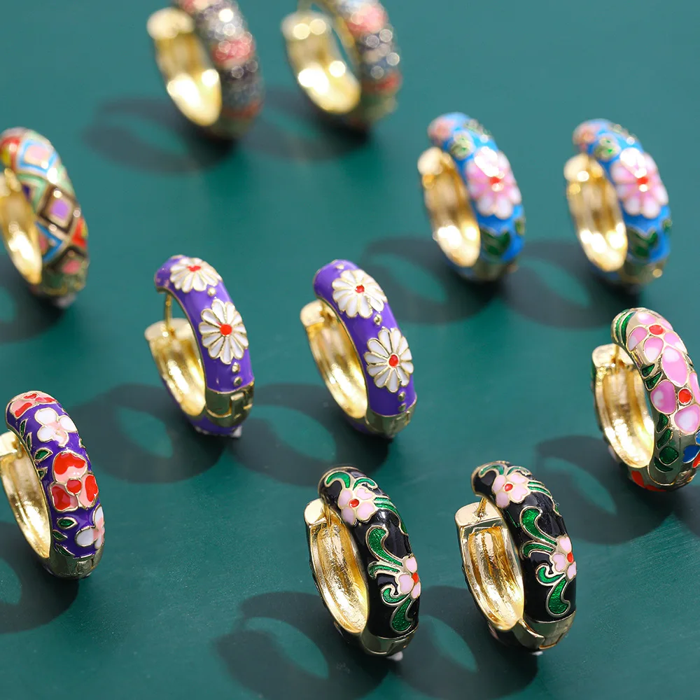 

French Exquisite Retro Fashion Hipster Hoop Ear Buckle Micro-set Color Zircon Earrings Fashion Design Earrings Women's Jewelry