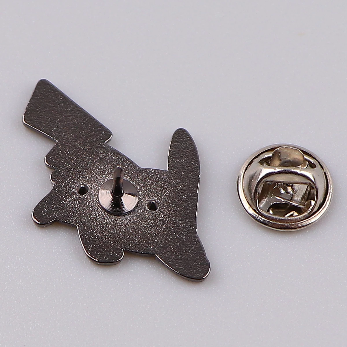 Эмалированные броши в стиле аниме