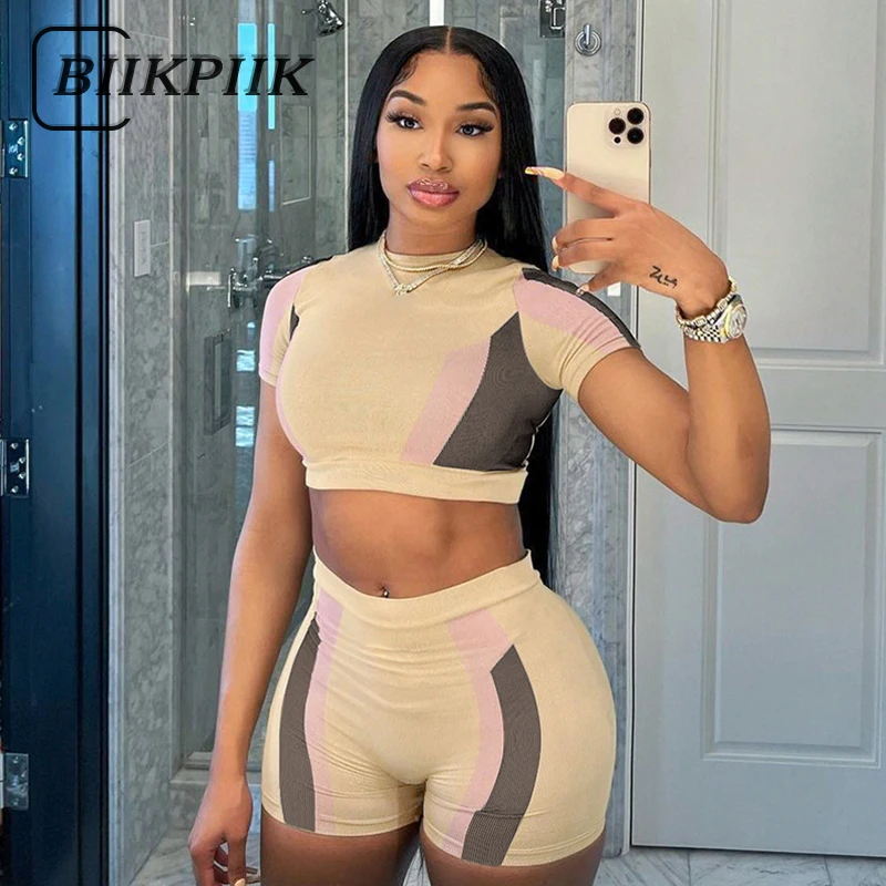

BIIKPIIK Базовая спортивная одежда из 2 предметов женский Универсальный лоскутный короткий топ с коротким рукавом + шорты женские костюмы для б...