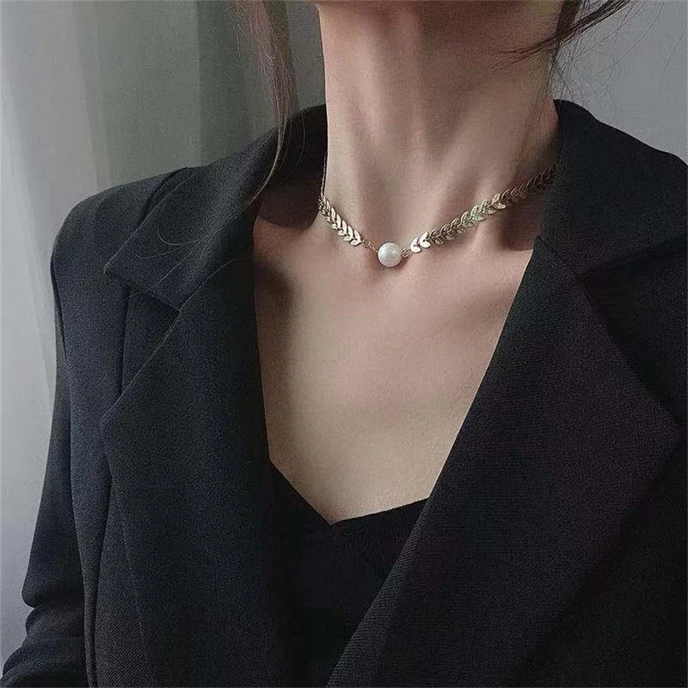 

South Korea East Gate Personality Tide Pearl Leaf Necklace Clavicle Chain Necklace Net Red Temperament Design Collar Women