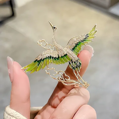 Ретро брошь с журавлем