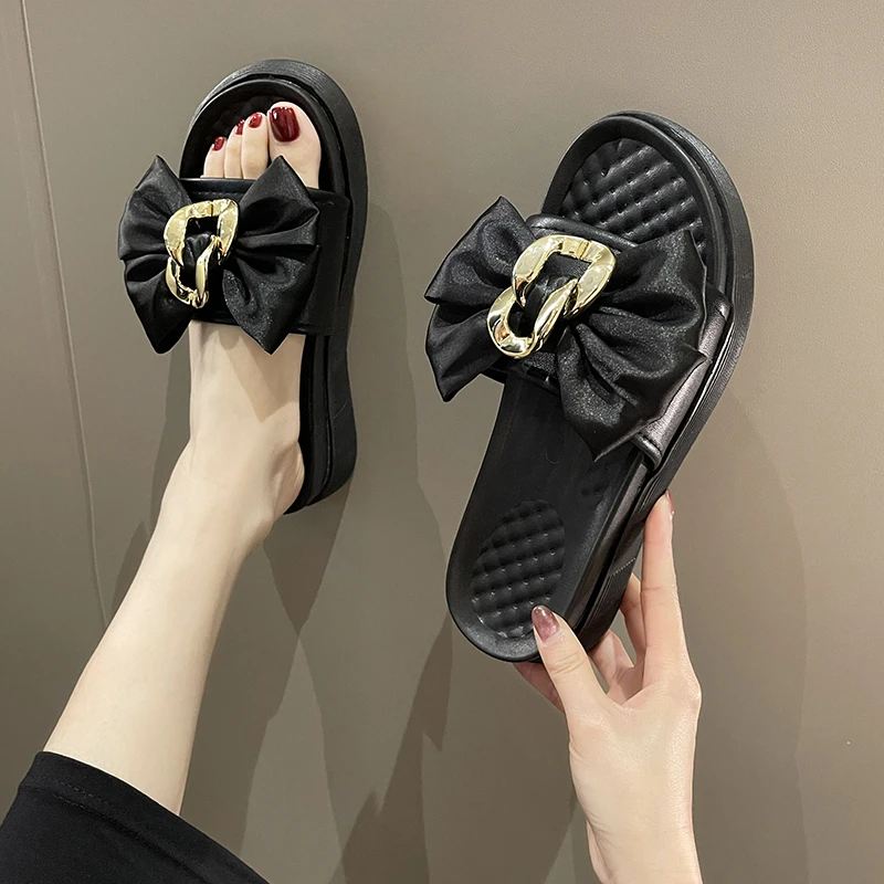 

Shoes Woman 2022 Slippers Soft Med Rivet Platform Pantofle Luxury Slides Comfort Flat New Designer PU Metal Decoration Rubber