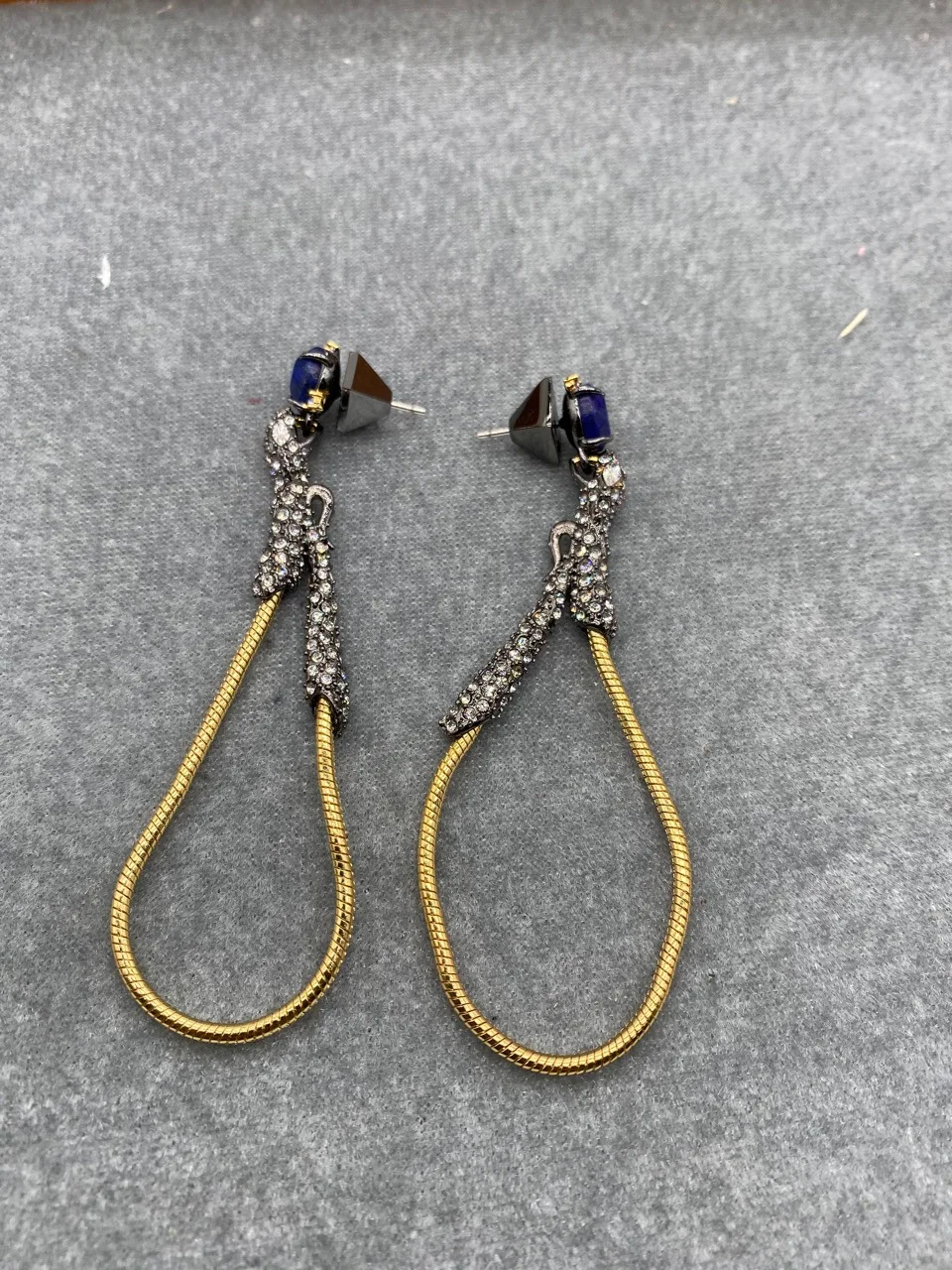 

Fashion Casual Full Diamond Snake Ear Studs