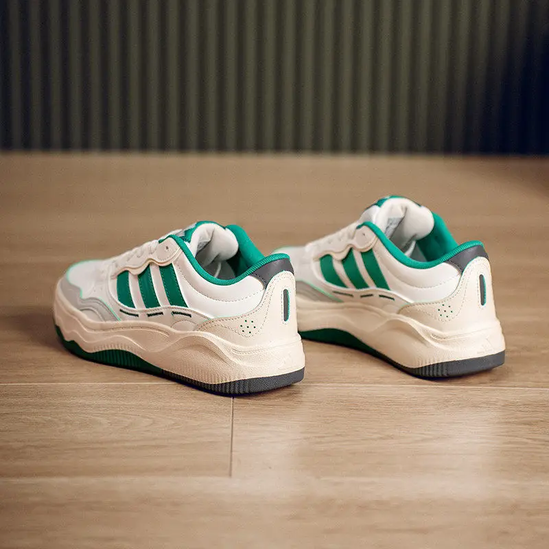 Фото Кроссовки Adidas KH9024 Classic Casual, бело-зеленые, легкие, с резиновой подошвой, для уличной ходьбы и скейтбординга №1