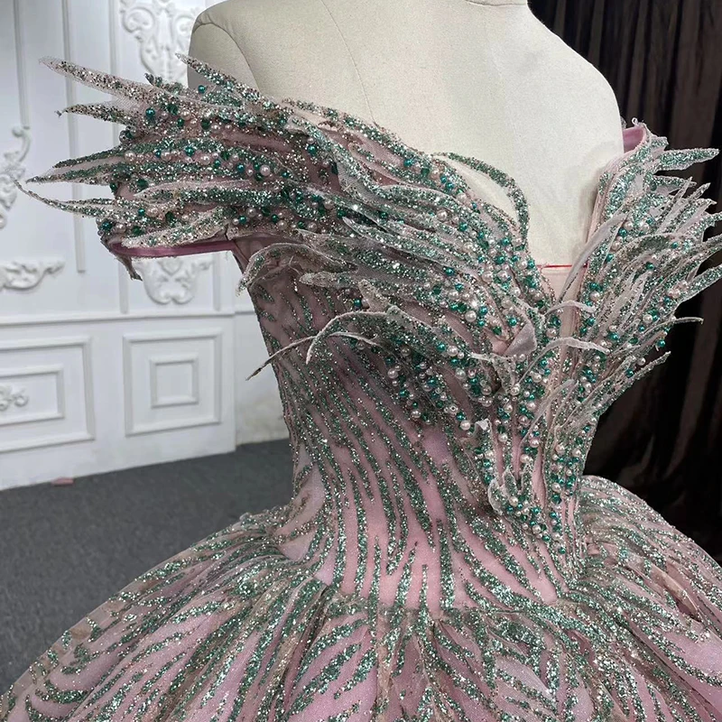 Рисунок 6 - Изысканные вечерние платья из органзы