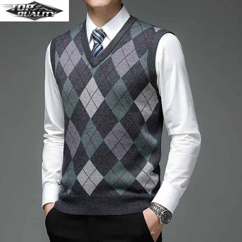 

New Autum Fashion Designer Brand Argyle Pullover Diamond Sweater V Neck Knit Vest 6% Wool Sleeveless Casual Men Clothing