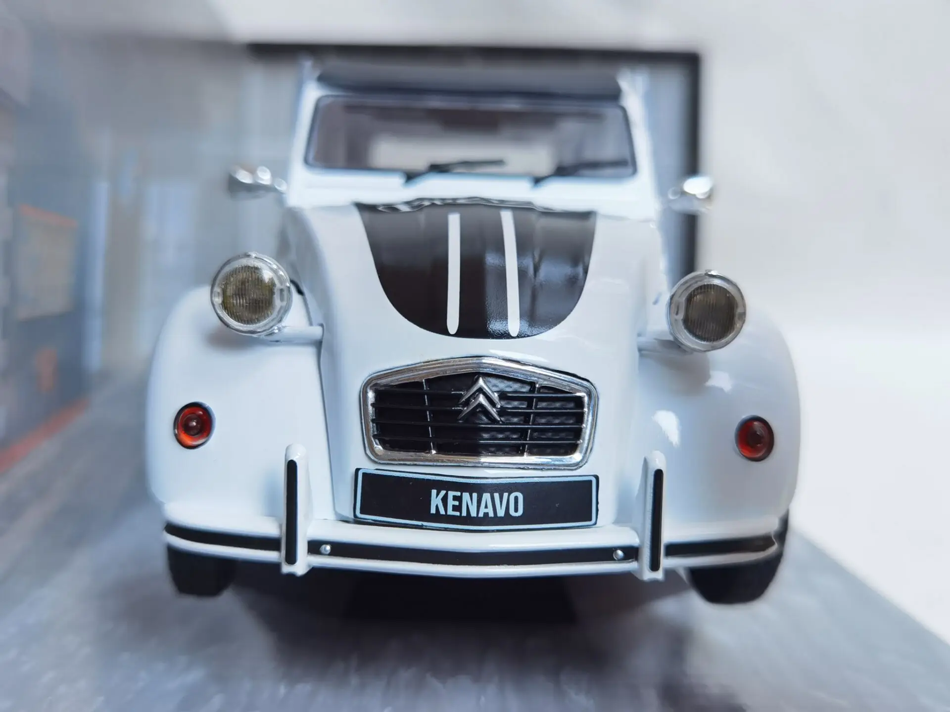 Фото Литой под давлением SOLIDO S масштаб 1:18 CITROEN 2CV6 1982, модель автомобиля из сплава, Коллекционная игрушка, подарок, сувенир, украшение для дисплея №3