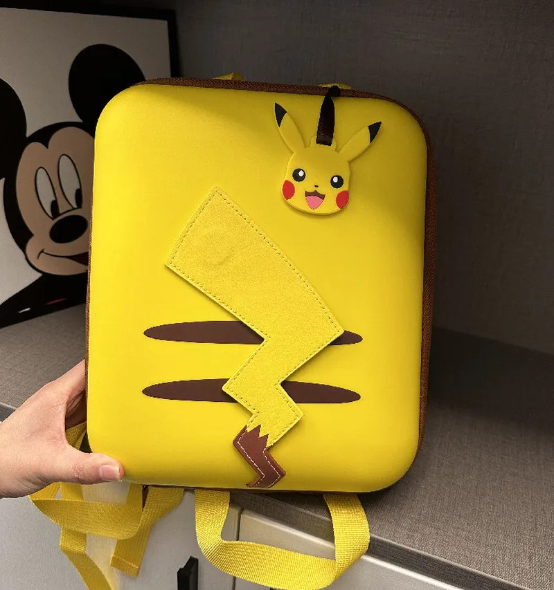 Фото Новый рюкзак Pokémon Kawaii Pikachu, школьная сумка с мультяшным дизайном, маленький размер, жесткий корпус, легкий, для путешествий, активного отдыха и повседневного использования. №5