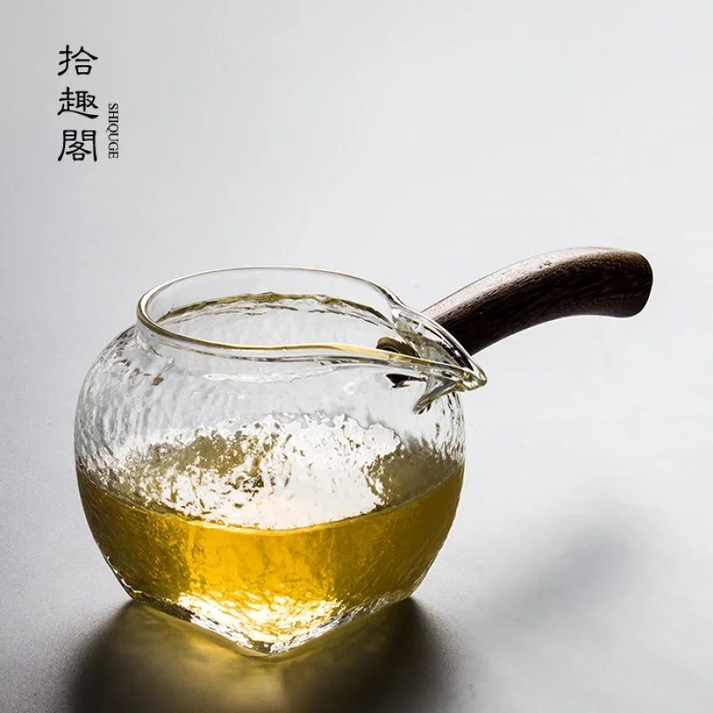 

Ручная молотковая тональная стеклянная чашка для ярмарки с боковой ручкой кувшин для чая деревянная ручка для ярмарки термостойкая стекля...