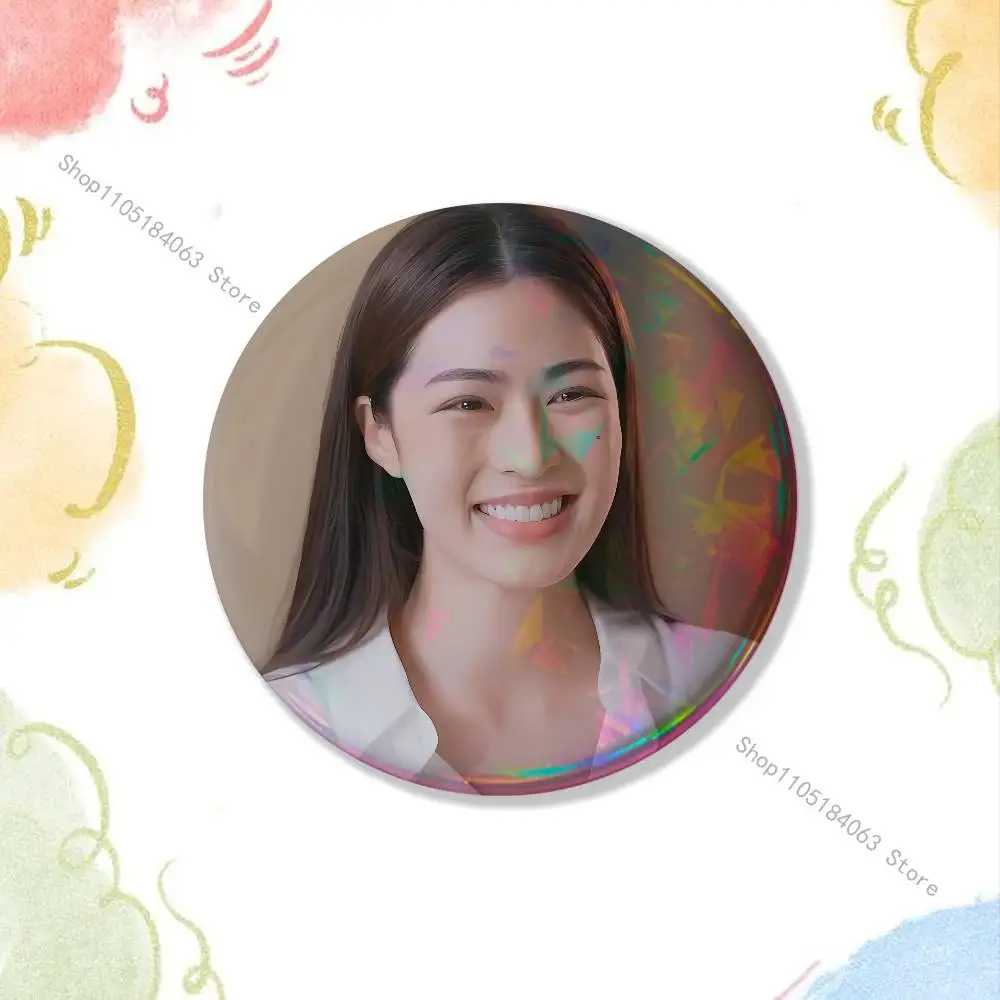 Значок Fahlada Lingling Kwong на рюкзаке, украшение для одежды, жесть, круглая брошь, забавные подарки на заказ для друга (art.: 3920d376fac84) - 3920d376fac84