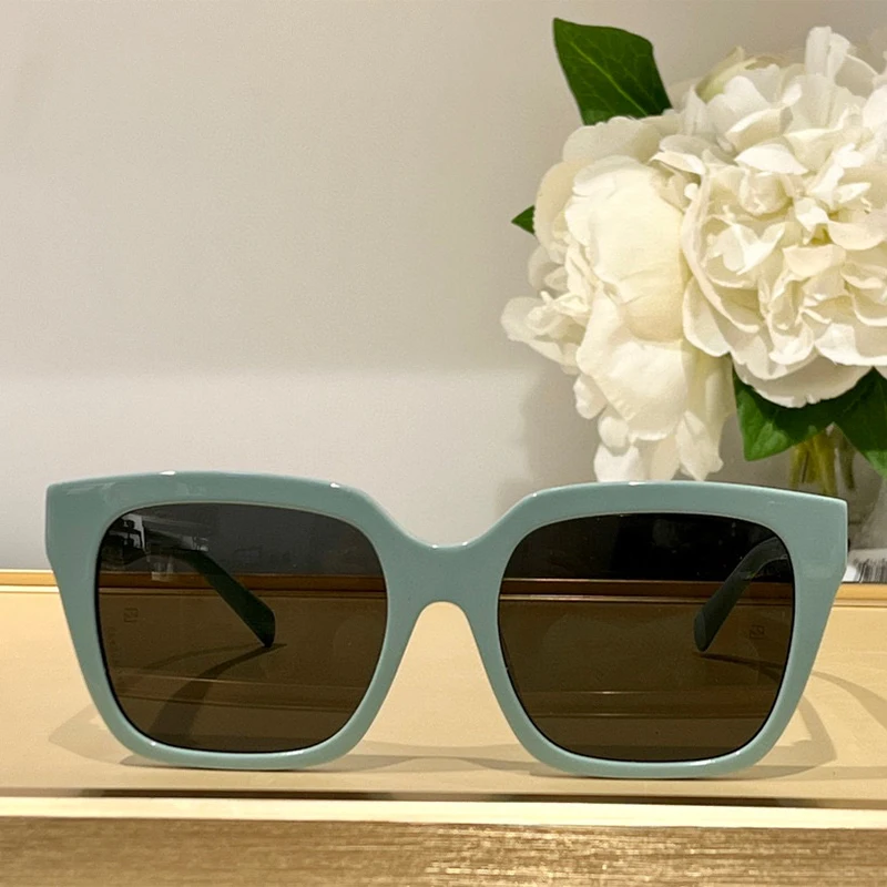 2023 top quality Light blue plate frame UV protection holiday travel sunglasses for women