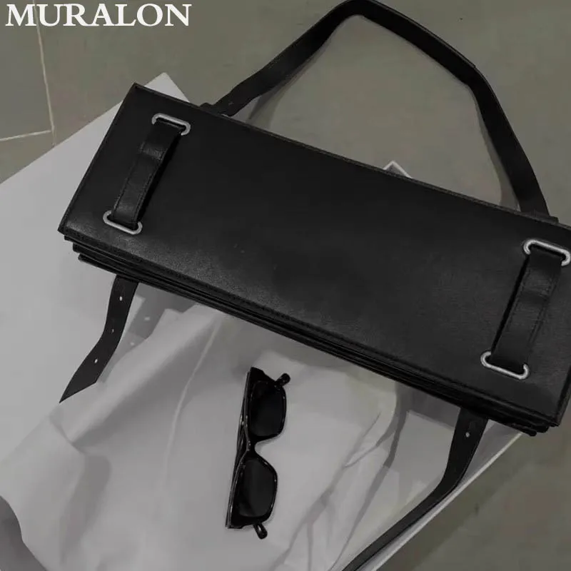 Универсальная темная стильная сумка на плечо квадратной формы осень-зима 2024