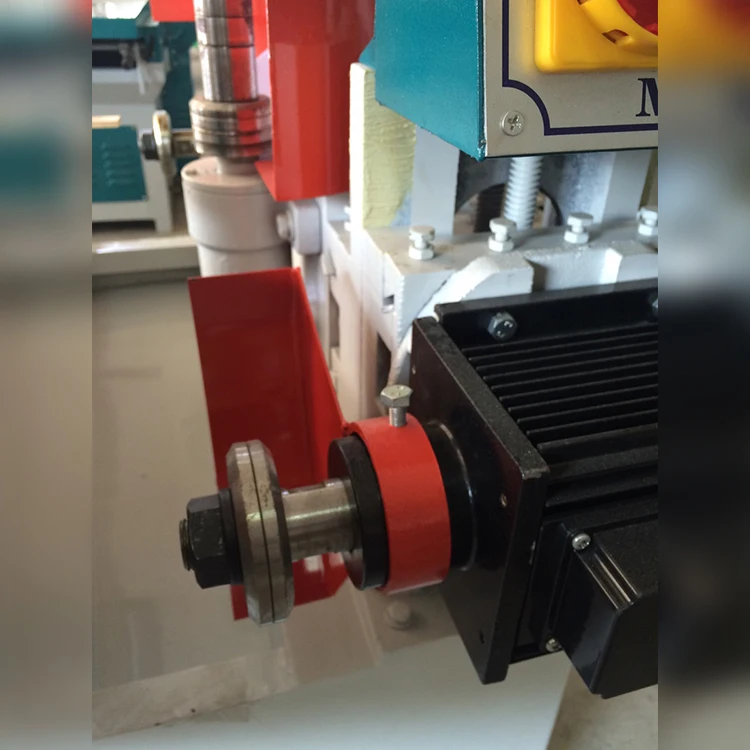 Деревообрабатывающий станок для нарезки квадратных шипов с пятью пильными