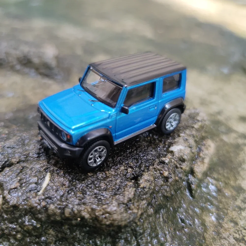 Коллекционная модель автомобиля Dorlop 1:64 Suzuki Jimny из литого металла с орнаментом