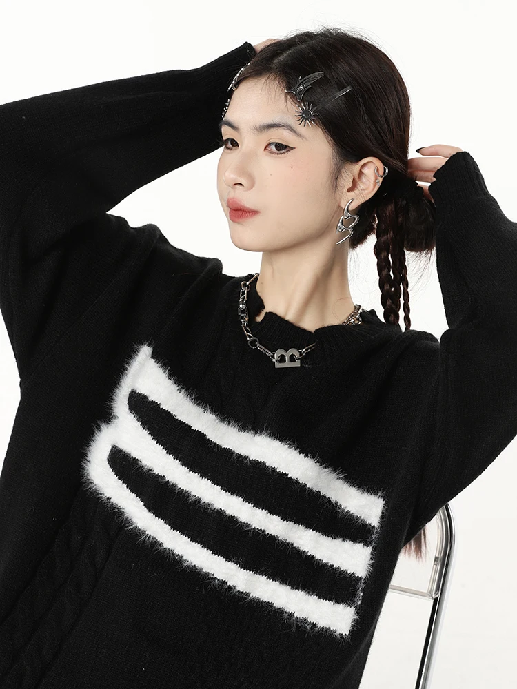 

Women Fashion Vintage Leisure Wind Loose Winter Female Thicken Warm Knitting Pullover Black Sweater Round Neck Color Contrast