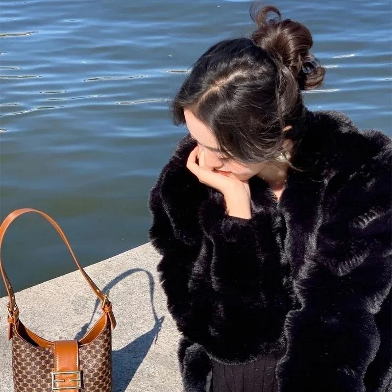 New Winter Coat for Women Faux Fur Coat New Korean Fashion Eco-friendly Fur Jackets Loose Short Tops Warm