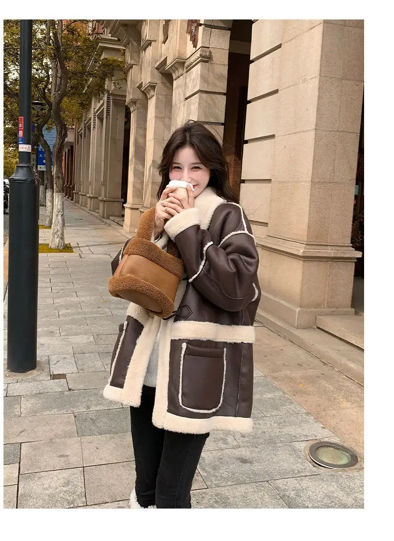 2024 зимняя новая замшевая шуба с роговими пуговицами интегрированная кофейного