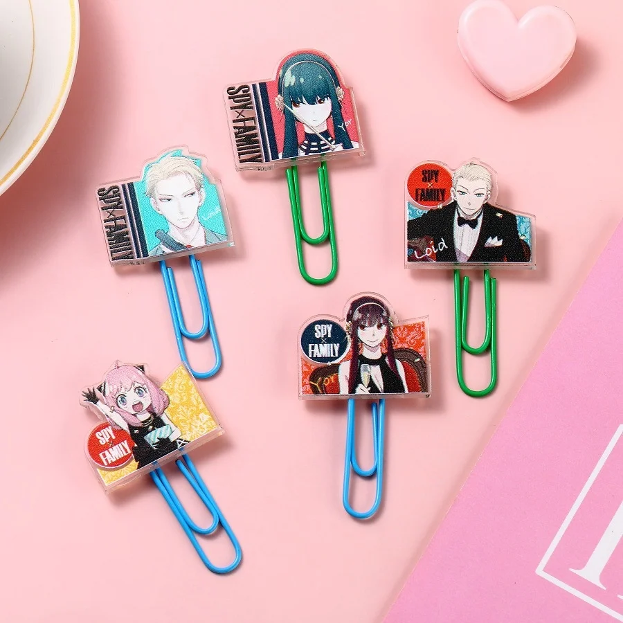 

Anime Spy FAMILY Cartoon fashion stand-up paper clips Doll doll safety pins Student office supplies Data book storage gyroscope
