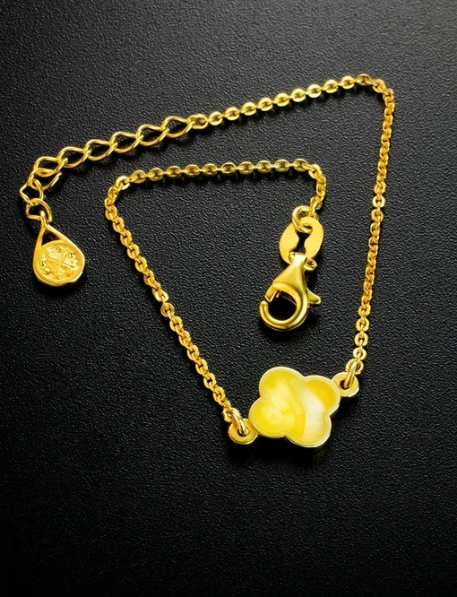 Тонкий изящный браслет из позолоченного серебра и медового янтаря Монако.