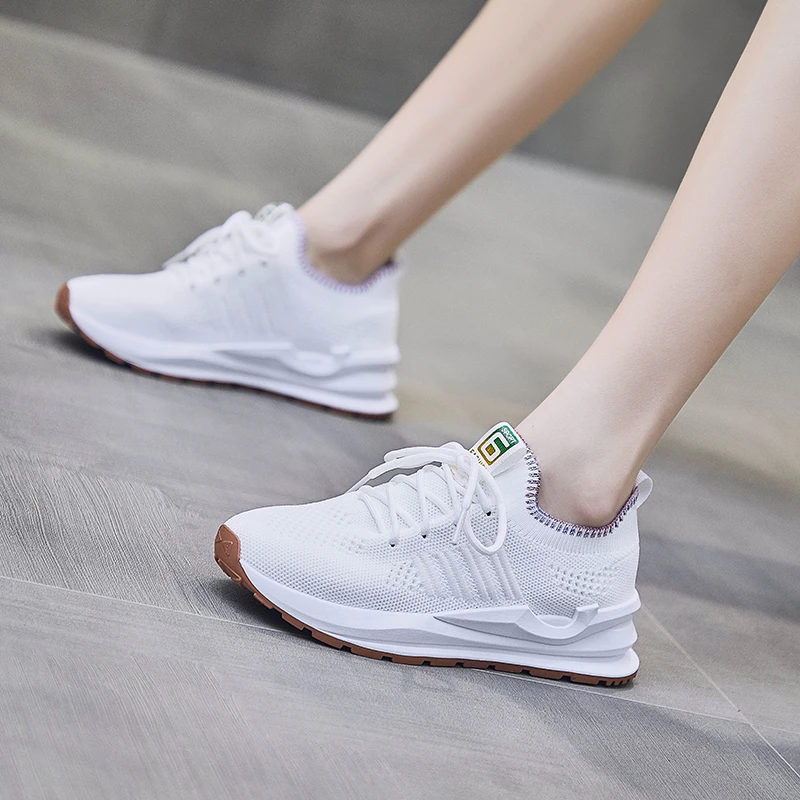 

Женские кроссовки 2022, Весенняя модная обувь для бега, белая повседневная обувь на плоской подошве, Женская дышащая сетчатая спортивная обув...