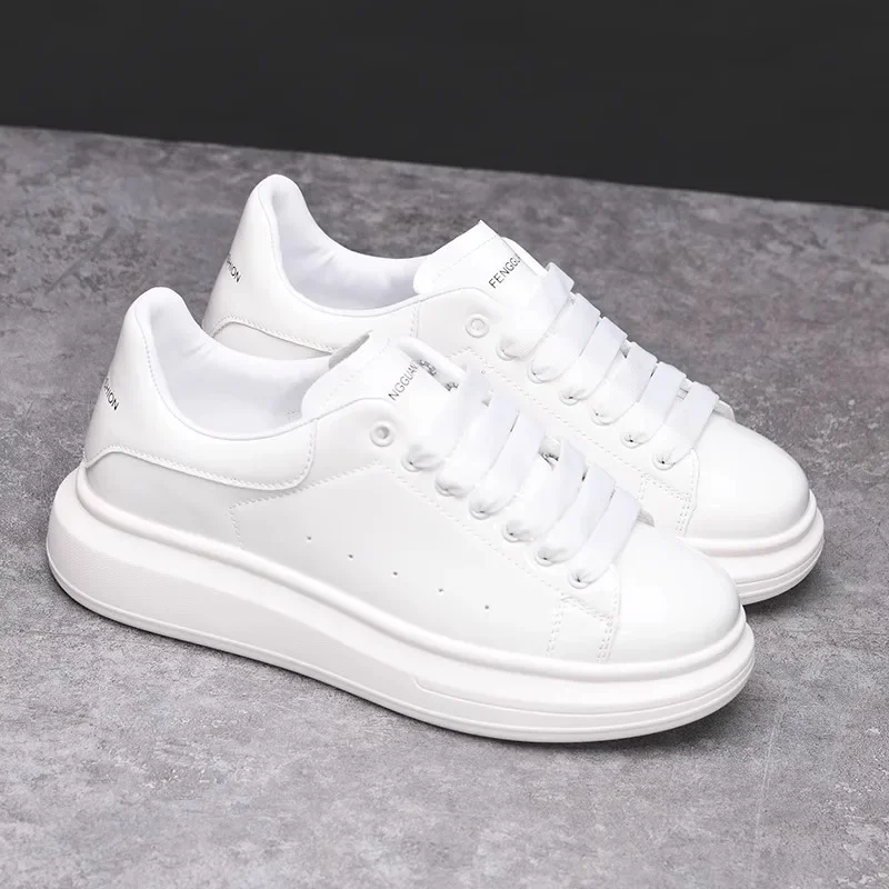 Брендовая мужская обувь черная глянцевая повседневная белые модные кроссовки