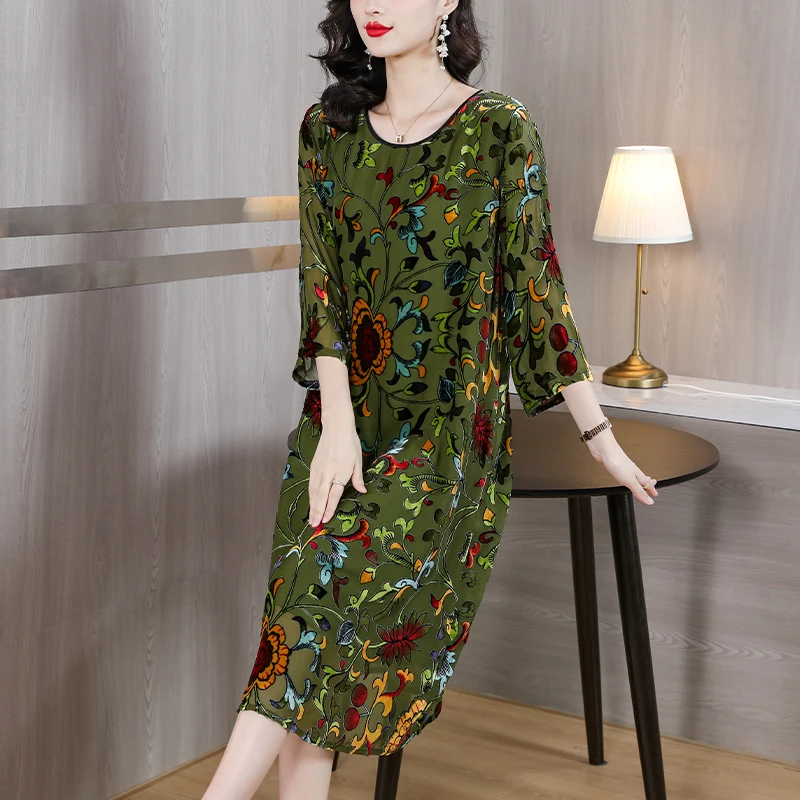 

2023 Autumn and Winter New Green Silk Velvet Flocking Dress Women's Long Sleeve Loose Large O-Neck Knee Long Dress Robe