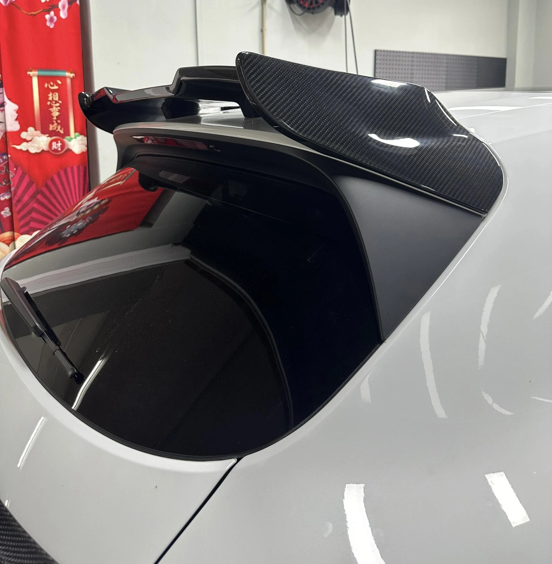 Подходит для 24 нового Porsche Cayenne модифицированного MSY сухого углерода небольшого